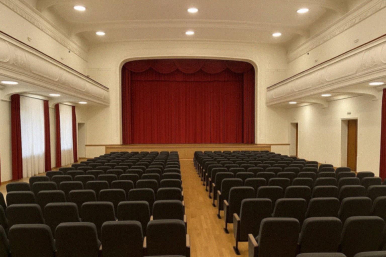 Mariusz Kałamaga z nowym programem stand-up w Pabianicach