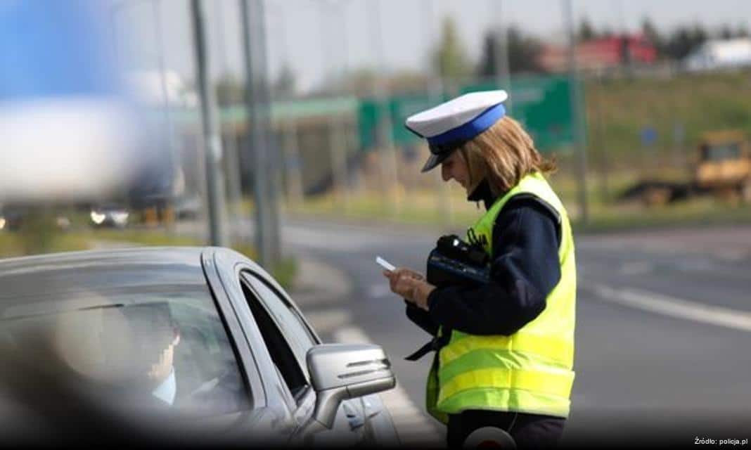 Policjanci z Wrzącej promują bezpieczeństwo wśród dzieci